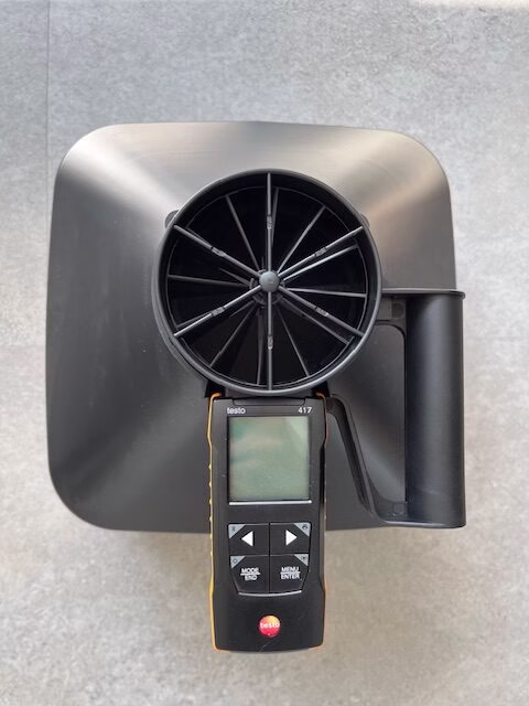 ventilatie meetapparatuur met grote kap