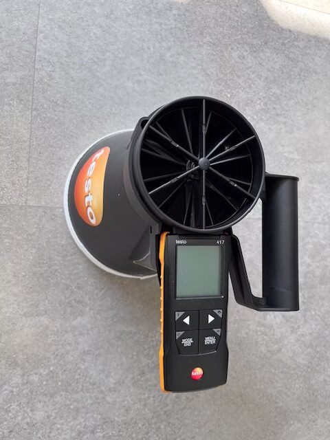 ventilatie meetapparatuur met kap